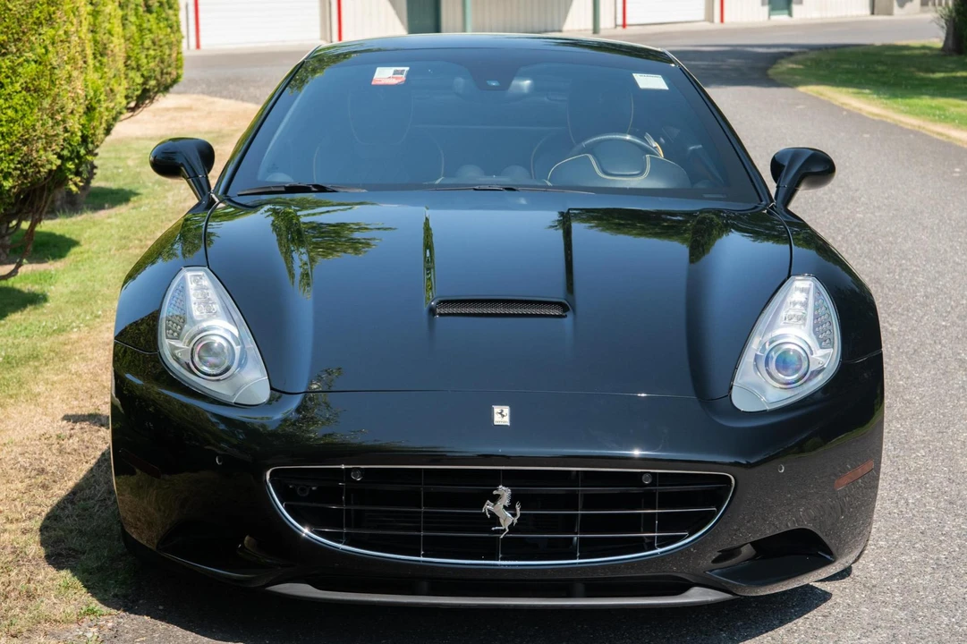 2013 Ferrari California - Image 2 of 31