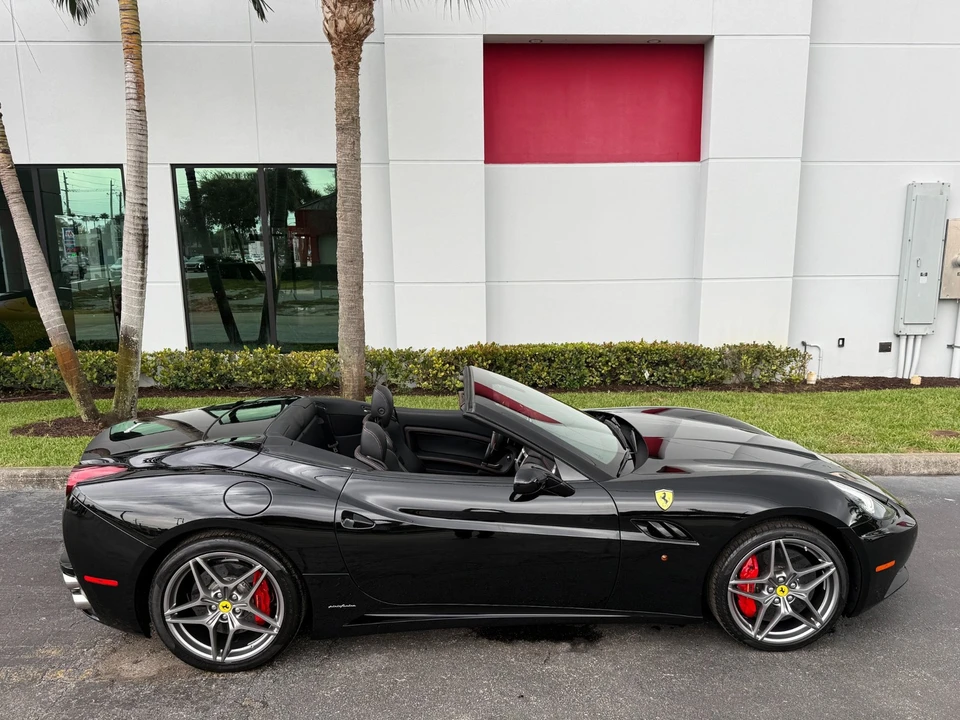 2013 Ferrari California - Image 17 of 21