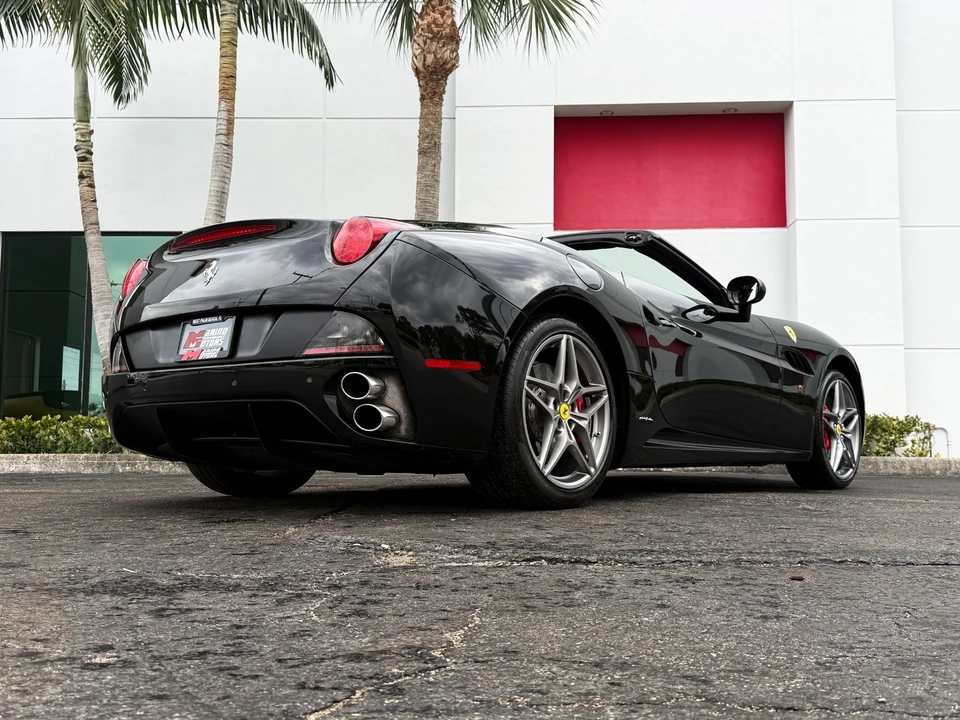 2013 Ferrari California - Image 16 of 21