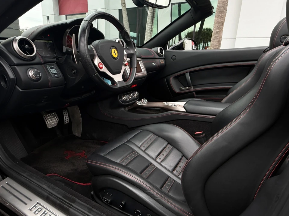2013 Ferrari California - Image 2 of 21