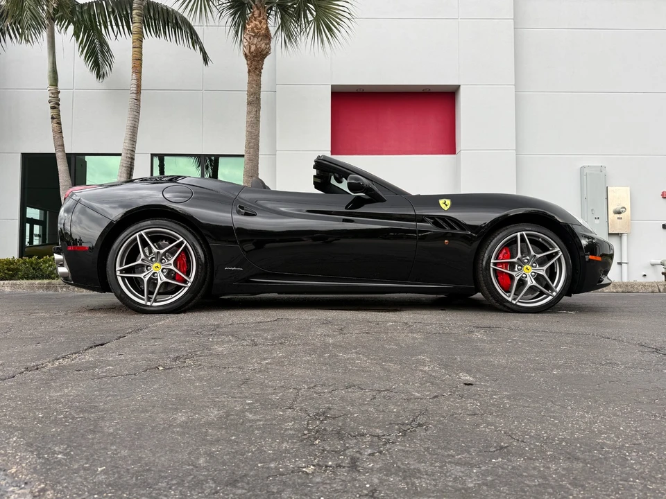 2013 Ferrari California - Image 4 of 21
