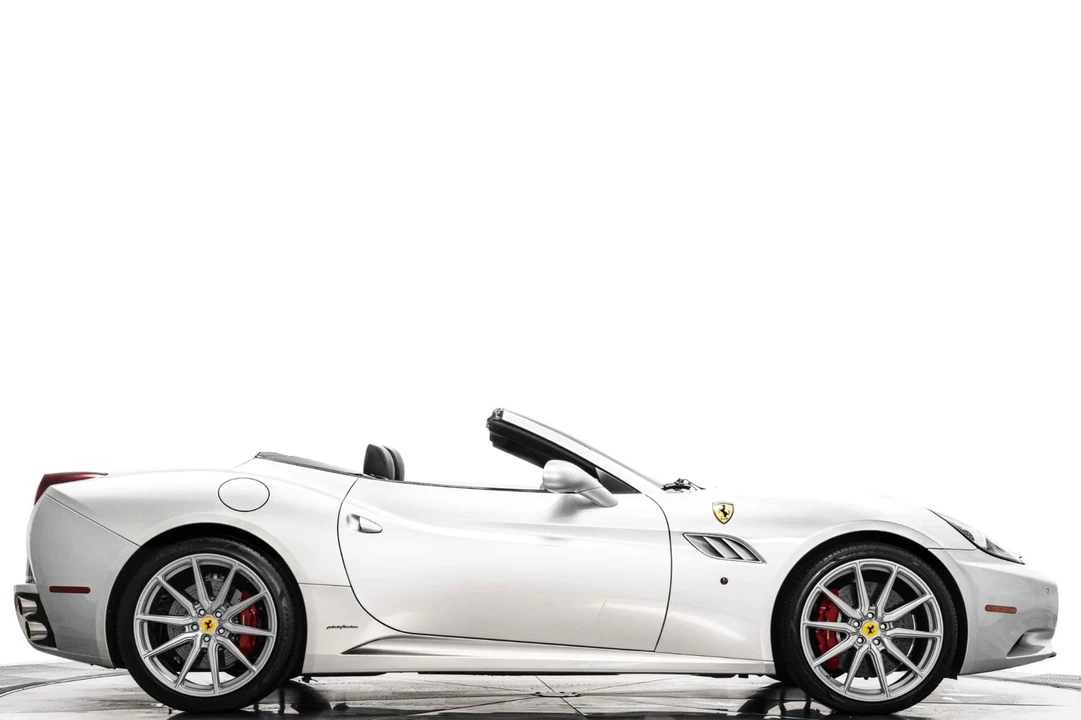 2013 Ferrari California - Image 2 of 12