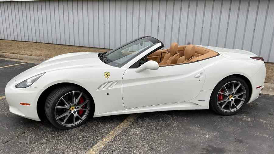 2013 Ferrari California - Image 2 of 31