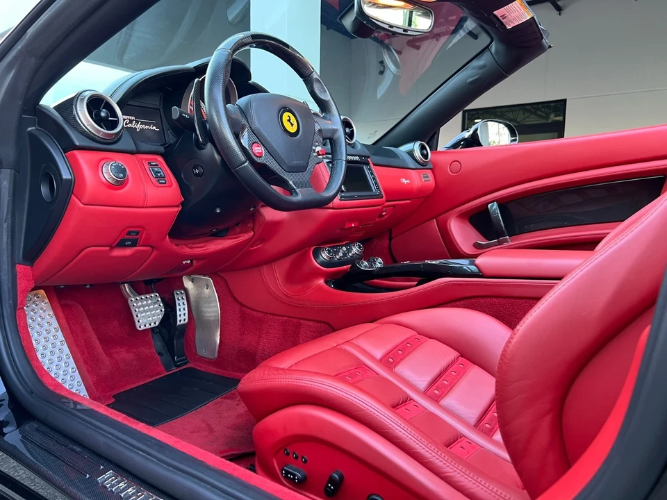 2013 Ferrari California - Image 2 of 21