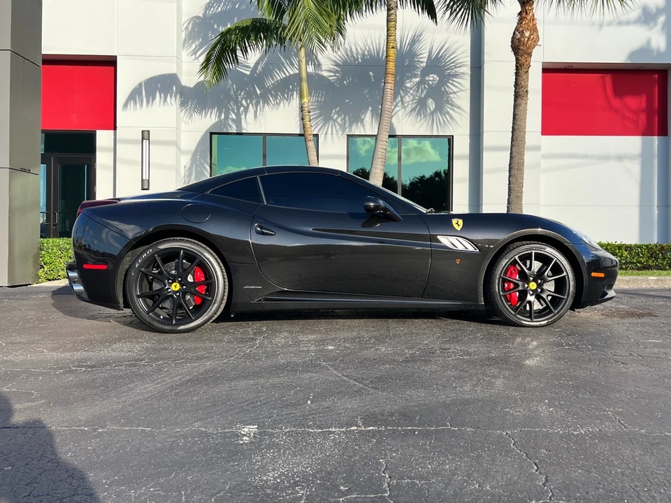 2013 Ferrari California - Image 3 of 21