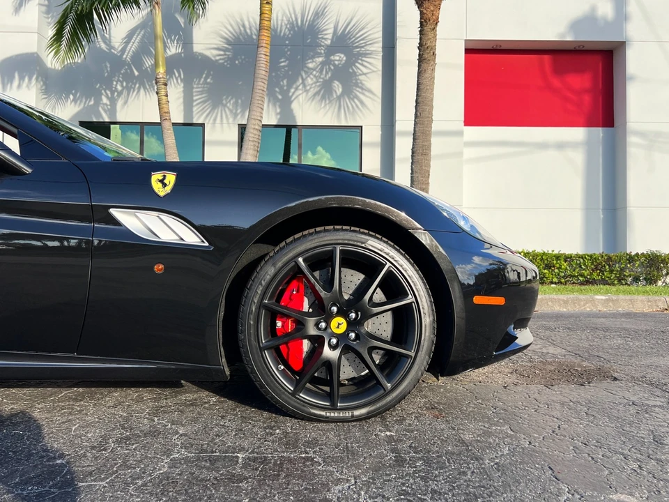 2013 Ferrari California - Image 13 of 31