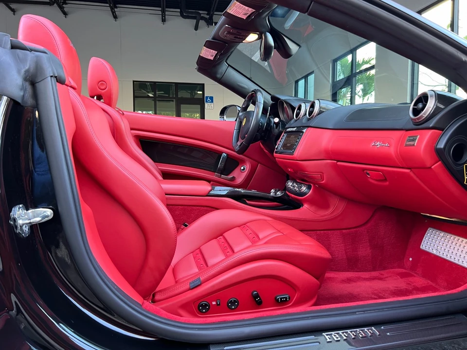 2013 Ferrari California - Image 23 of 31