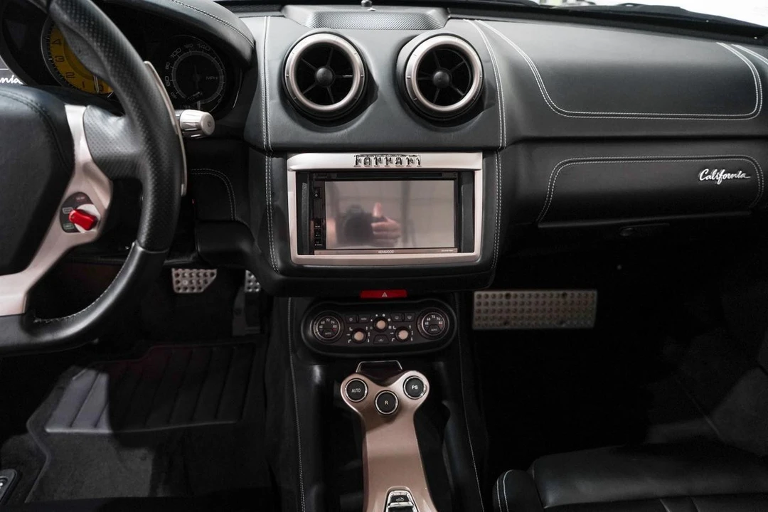 2013 Ferrari California - Image 12 of 21