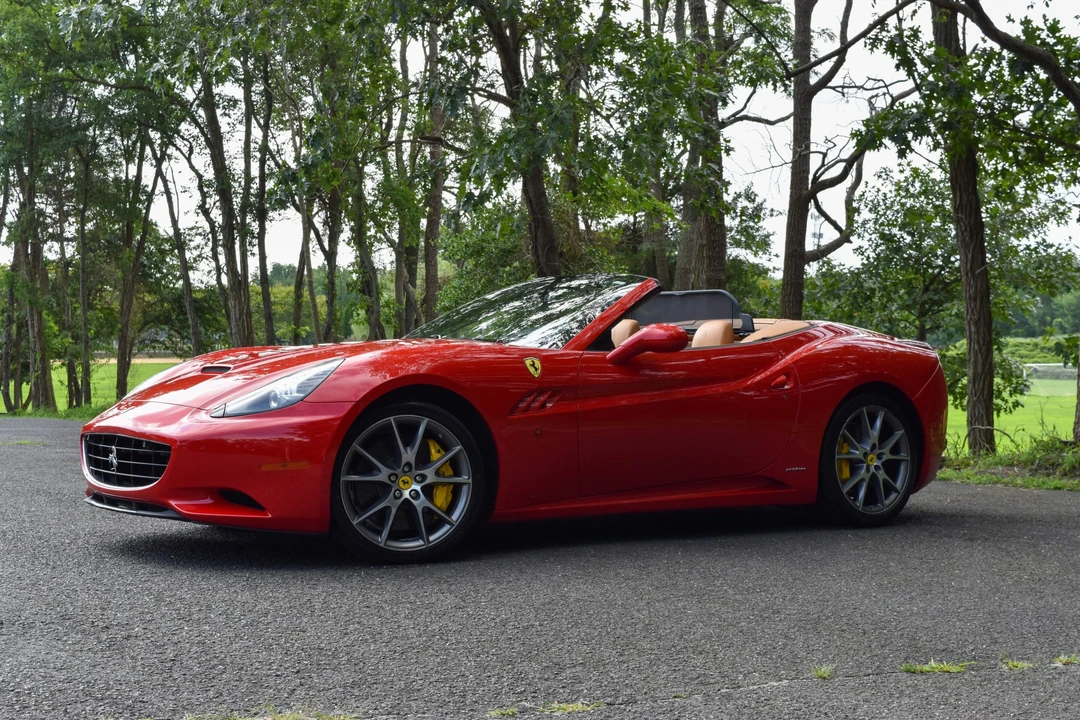 2013 Ferrari California - Image 2 of 31