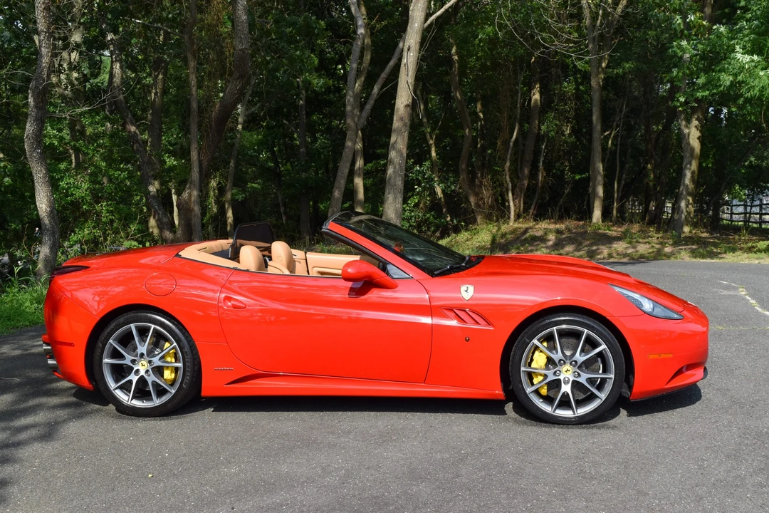 2013 Ferrari California - Image 24 of 31