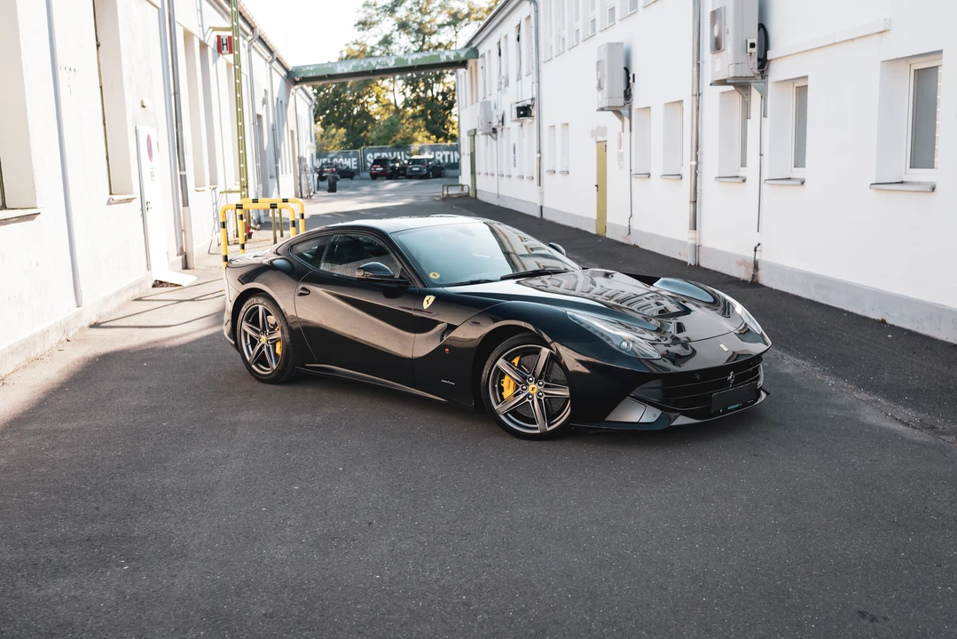 2013 Ferrari F12berlinetta - Image 3 of 31