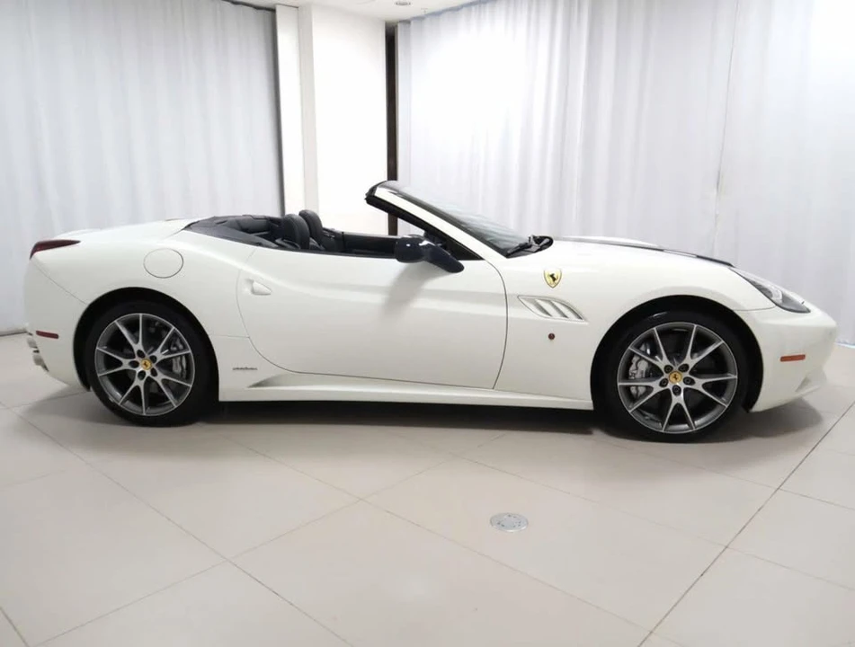 2013 Ferrari California - Image 9 of 20