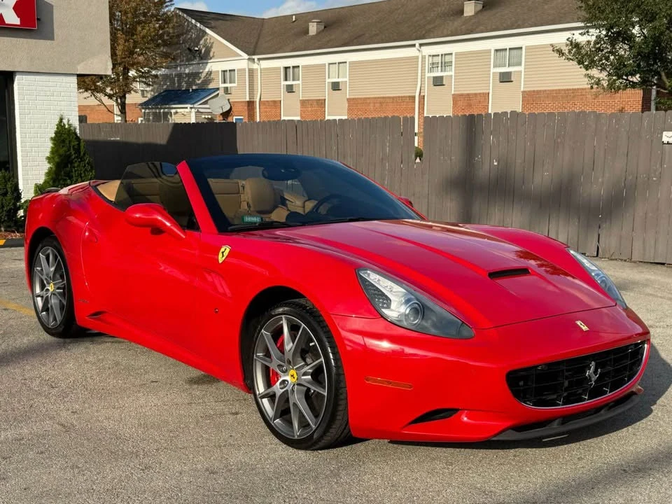 2013 Ferrari California - Image 2 of 12