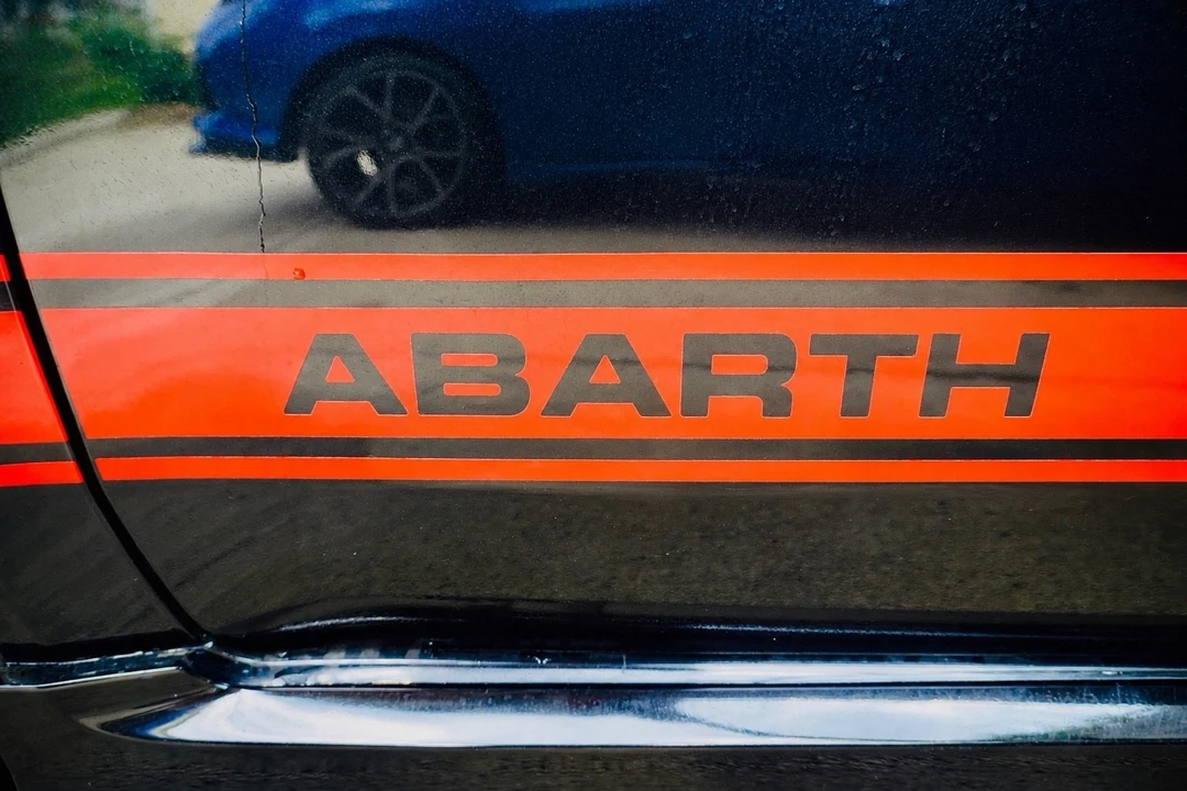2013 Fiat Abarth 500 - Image 9 of 21