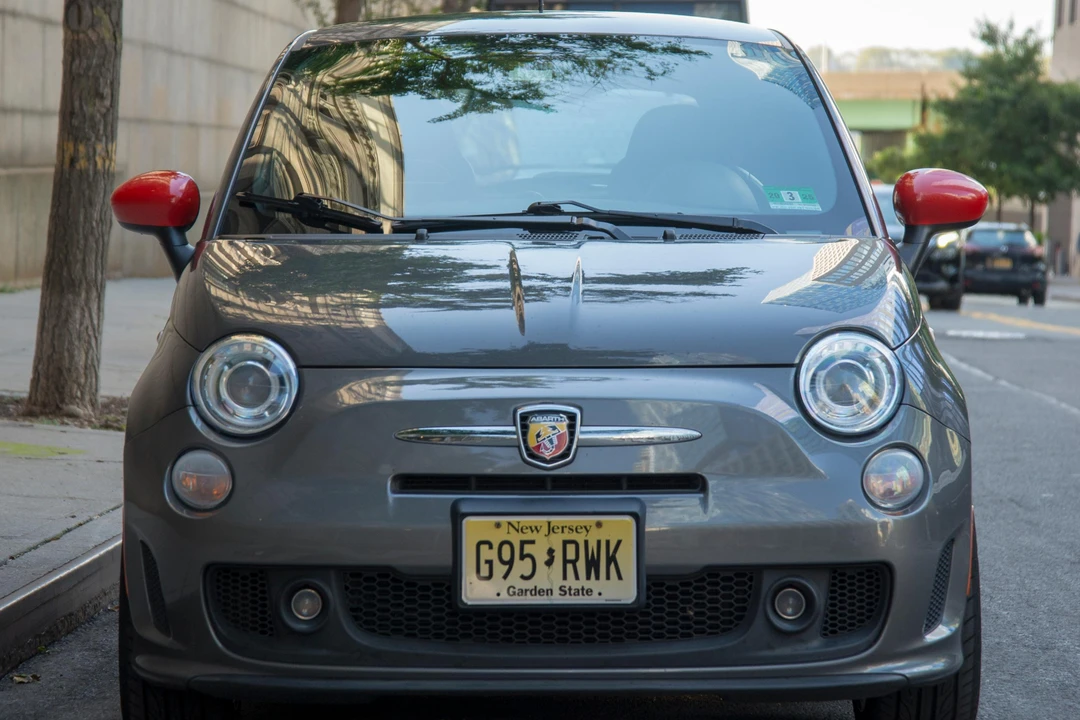 2013 Fiat Abarth 500 - Image 2 of 31