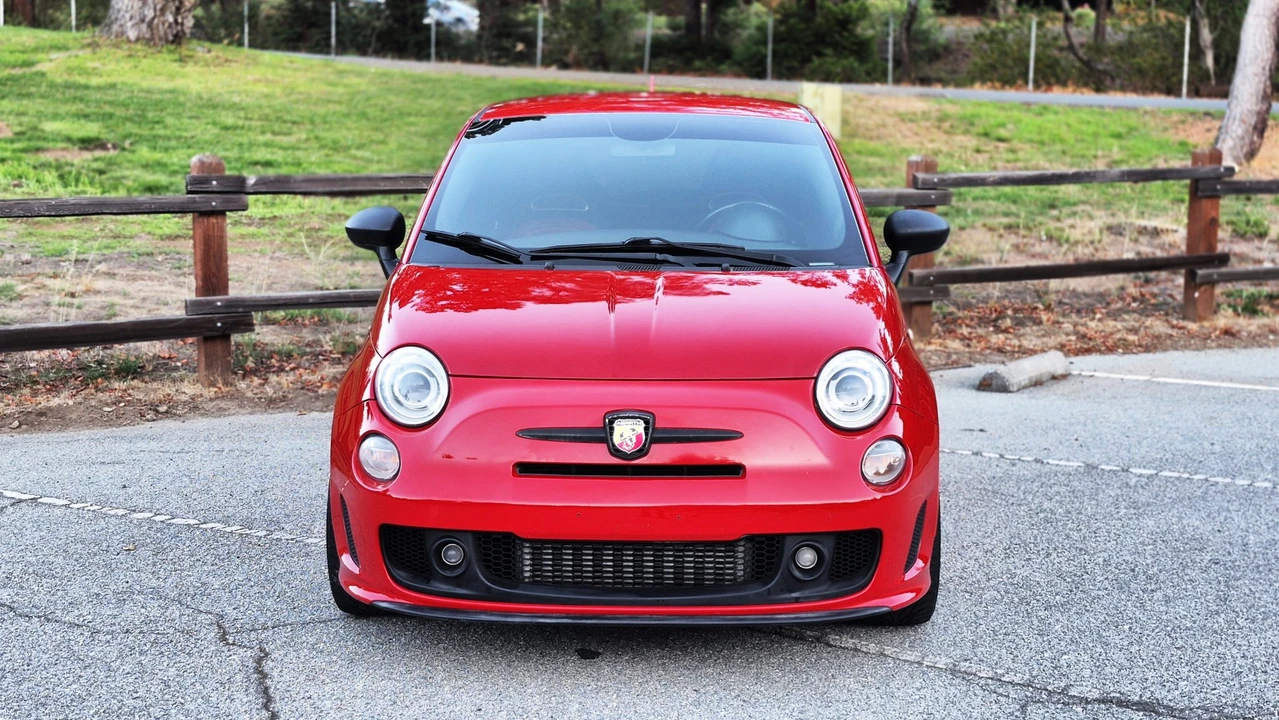 2013 Fiat Abarth 500 - Image 2 of 31
