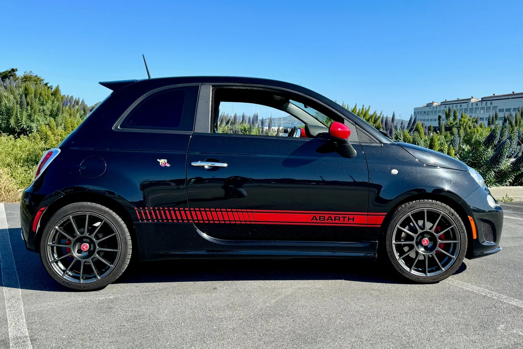 2013 Fiat Abarth 500 - Image 2 of 31