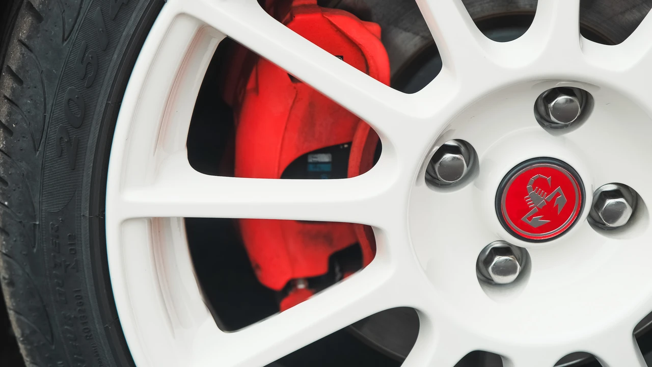 2013 Fiat Abarth 500 - Image 27 of 31