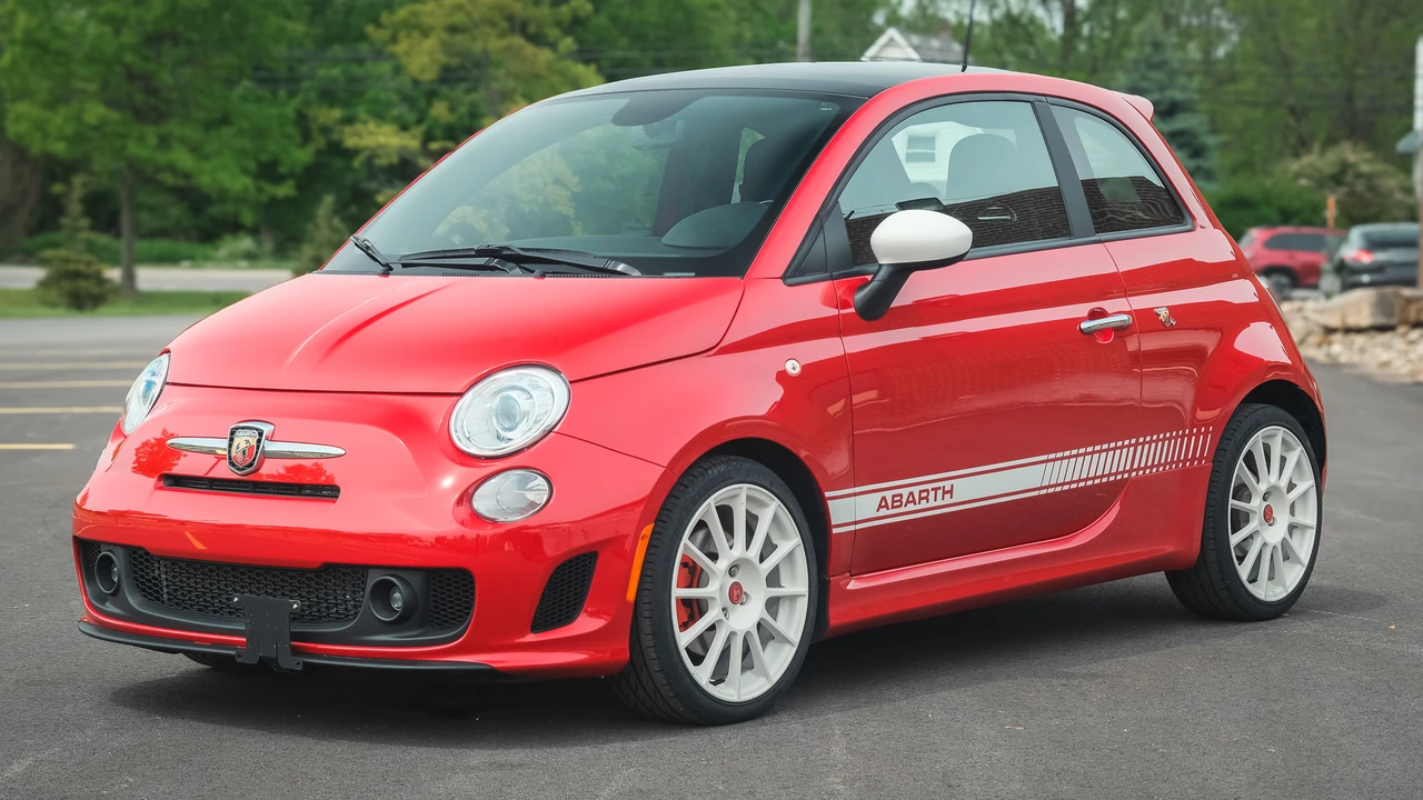 2013 Fiat Abarth 500 - Image 2 of 31