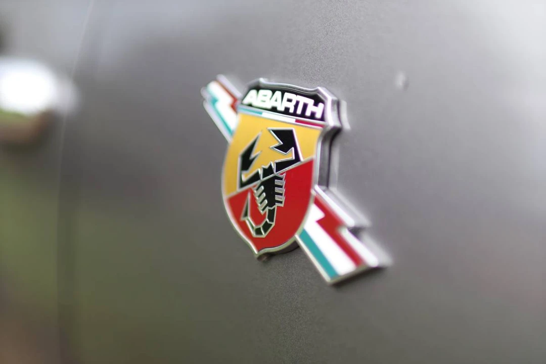 2013 Fiat Abarth 500 - Image 8 of 23