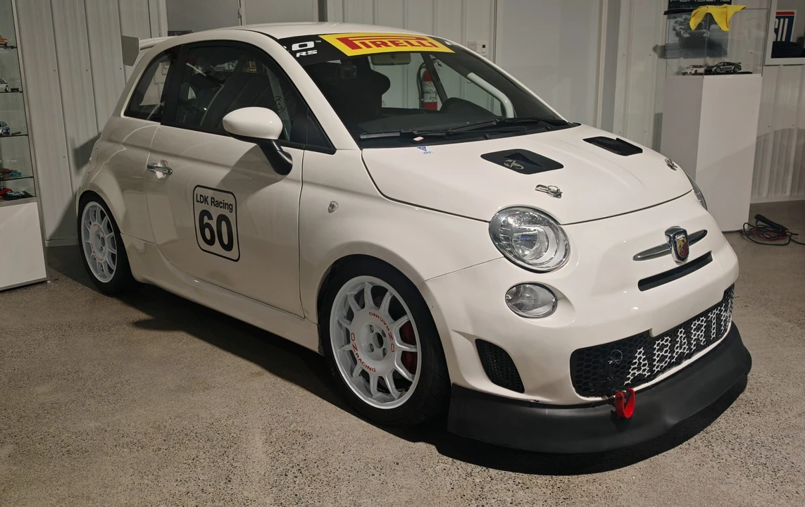2013 Fiat Abarth 500 - Image 2 of 31