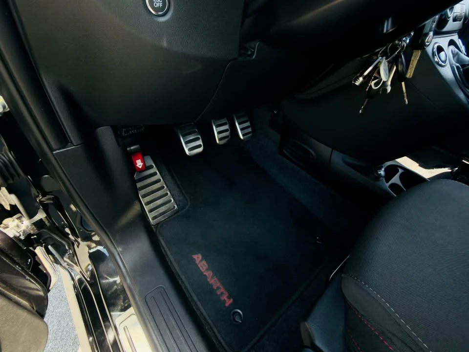 2013 Fiat Abarth 500 - Image 14 of 20