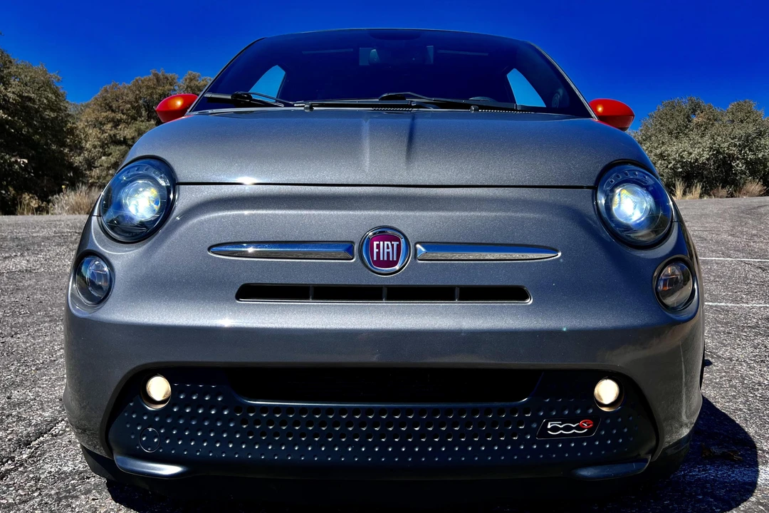 2013 Fiat 500e - Image 2 of 29