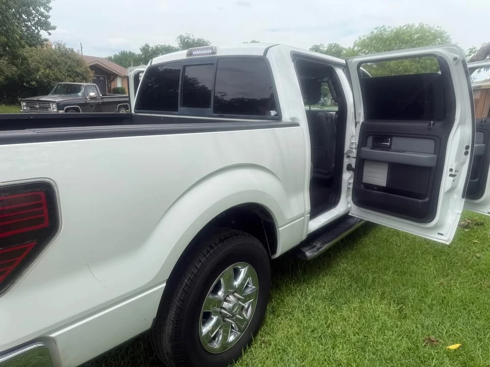 2013 Ford Econoline Van - Image 2 of 9