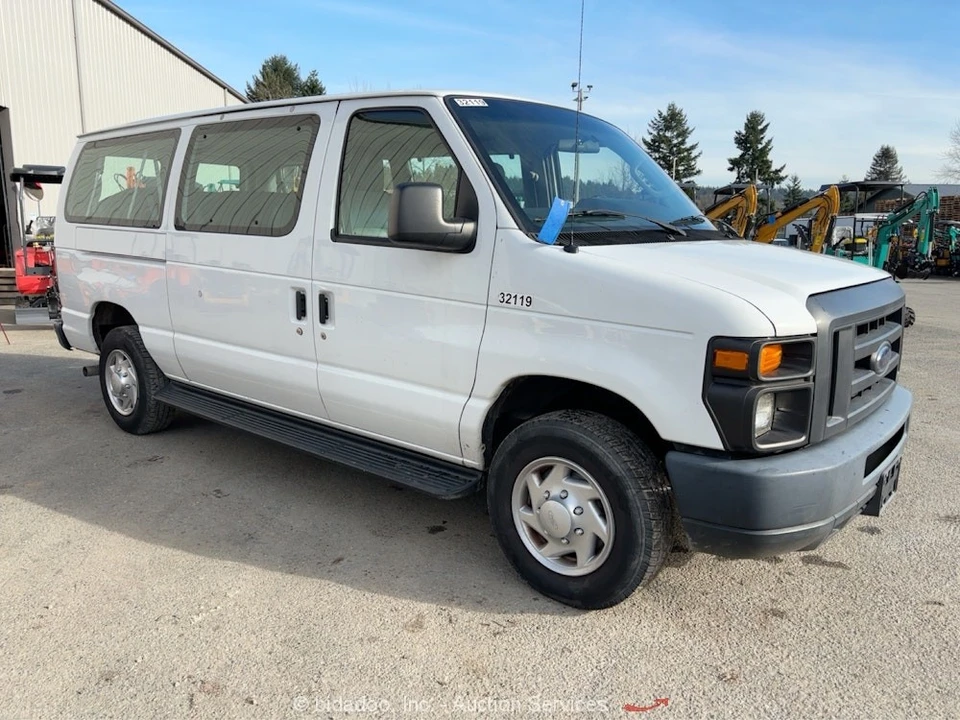 2013 Ford Econoline Van - Image 2 of 12
