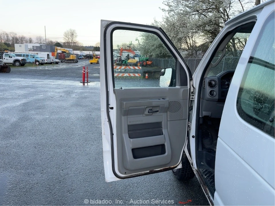 2013 Ford Econoline Van - Image 11 of 12