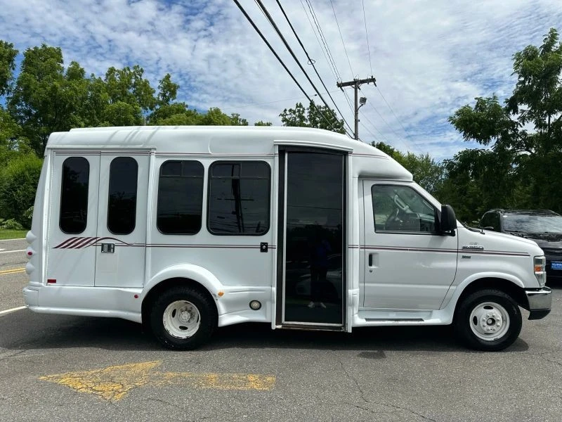 2013 Ford Econoline Van - Image 8 of 12