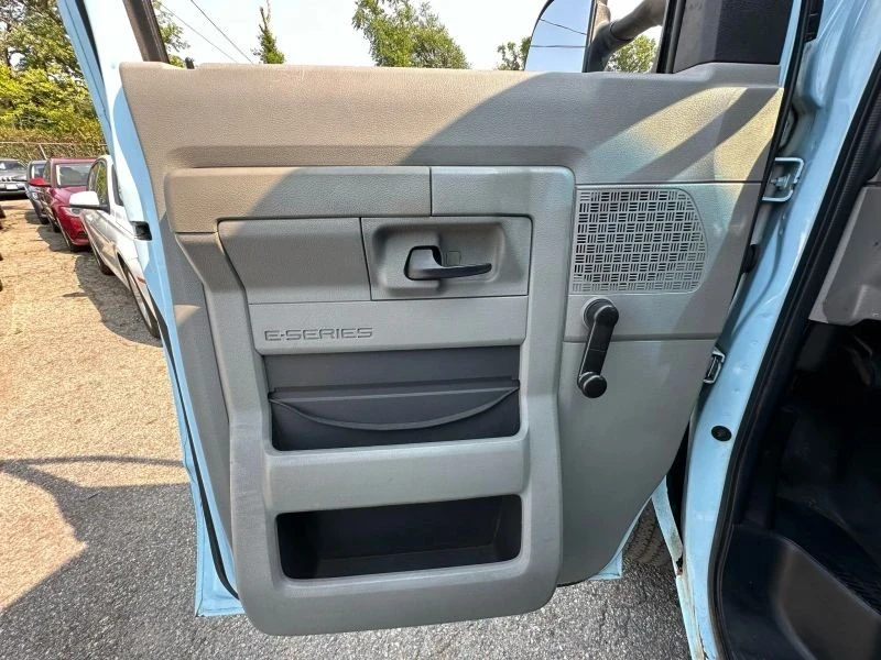 2013 Ford Econoline Van - Image 8 of 12