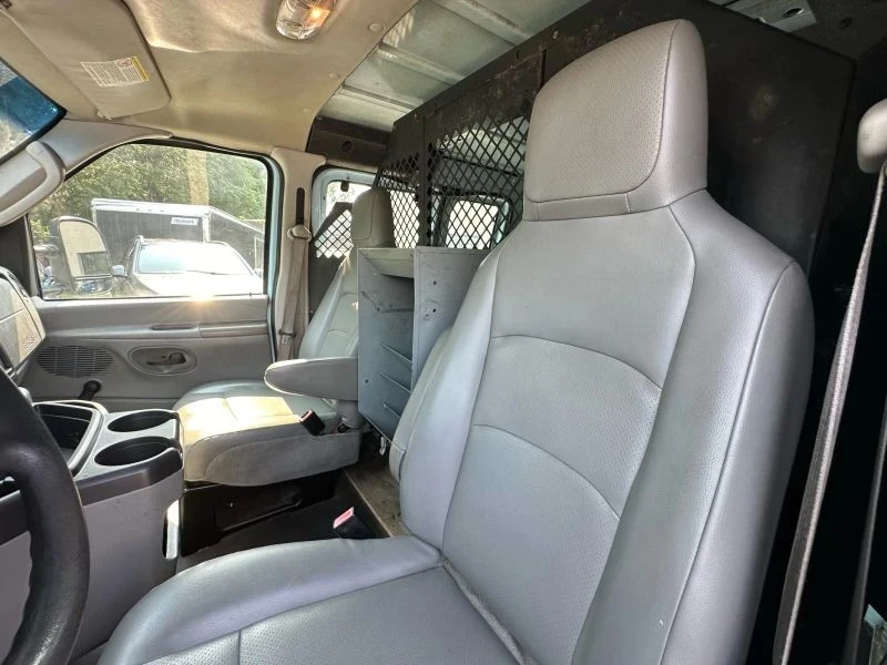 2013 Ford Econoline Van - Image 9 of 12