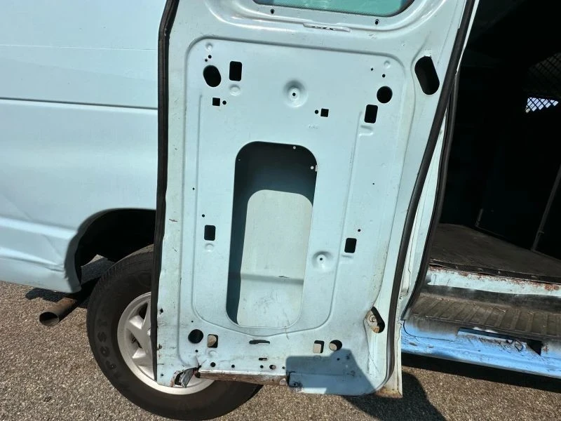2013 Ford Econoline Van - Image 11 of 12