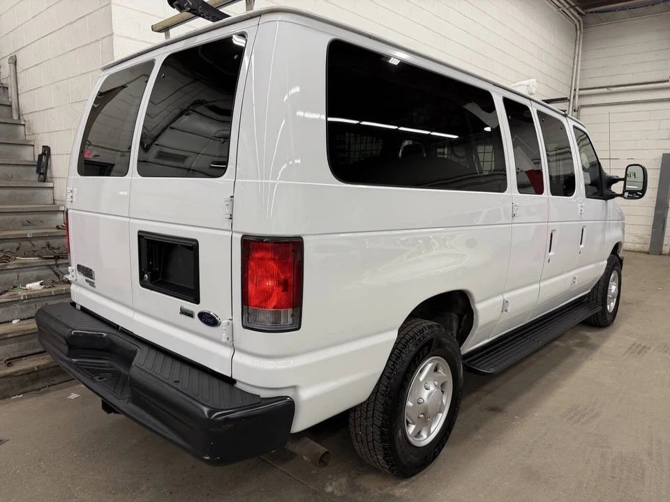 2013 Ford Econoline Van - Image 3 of 12