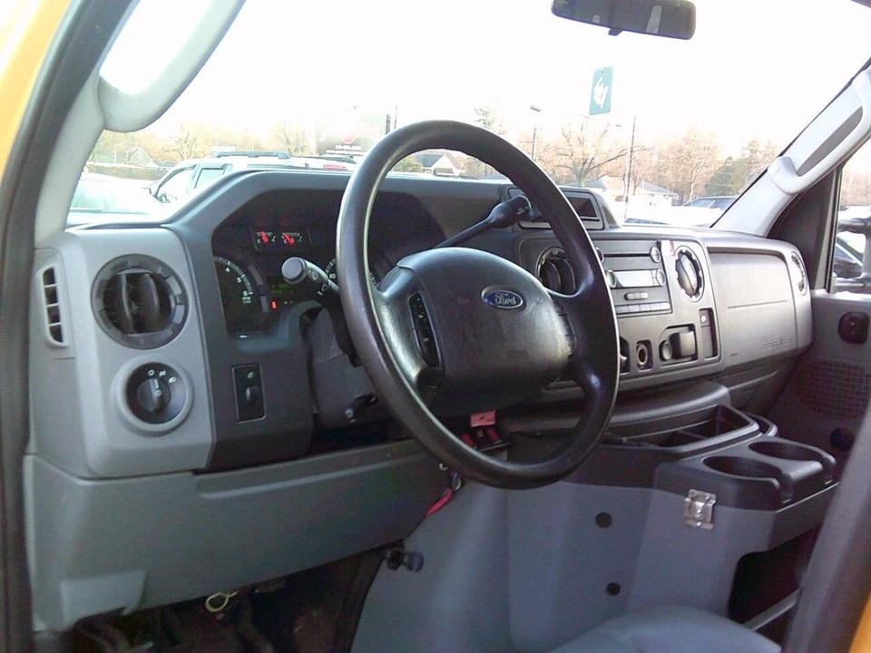 2013 Ford Econoline Van - Image 20 of 21