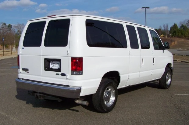 2013 Ford Econoline Van - Image 2 of 8