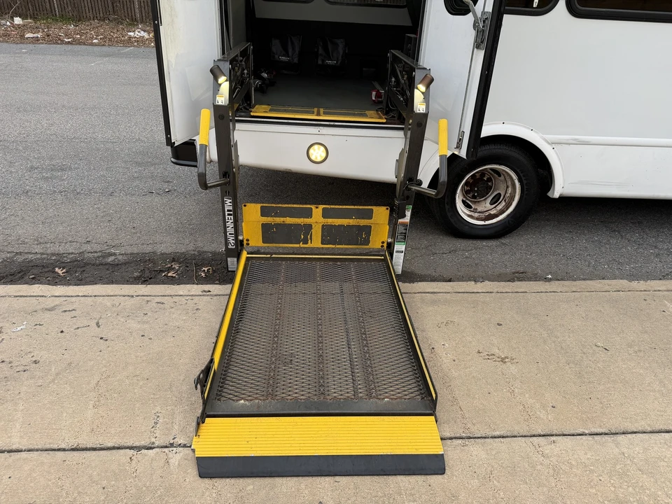 2013 Ford Econoline Van - Image 21 of 21