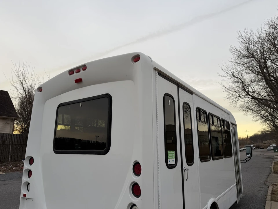 2013 Ford Econoline Van - Image 15 of 21