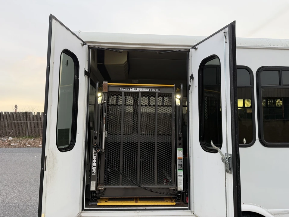2013 Ford Econoline Van - Image 19 of 21