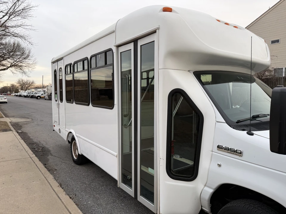 2013 Ford Econoline Van - Image 9 of 21