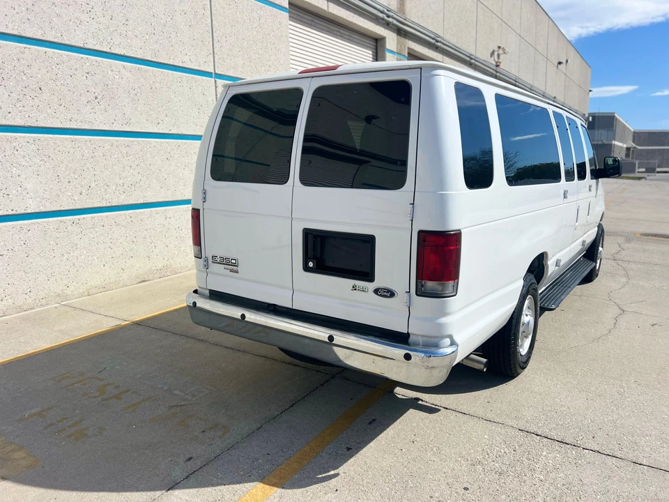 2013 Ford Econoline Van - Image 11 of 31