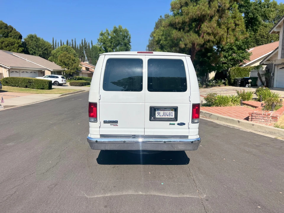 2013 Ford Econoline Van - Image 10 of 31