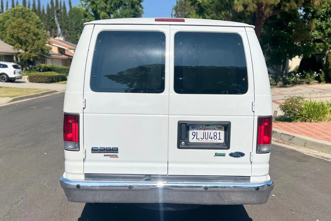 2013 Ford Econoline Van - Image 5 of 31