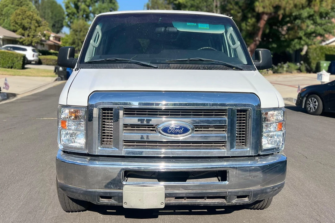 2013 Ford Econoline Van - Image 2 of 31