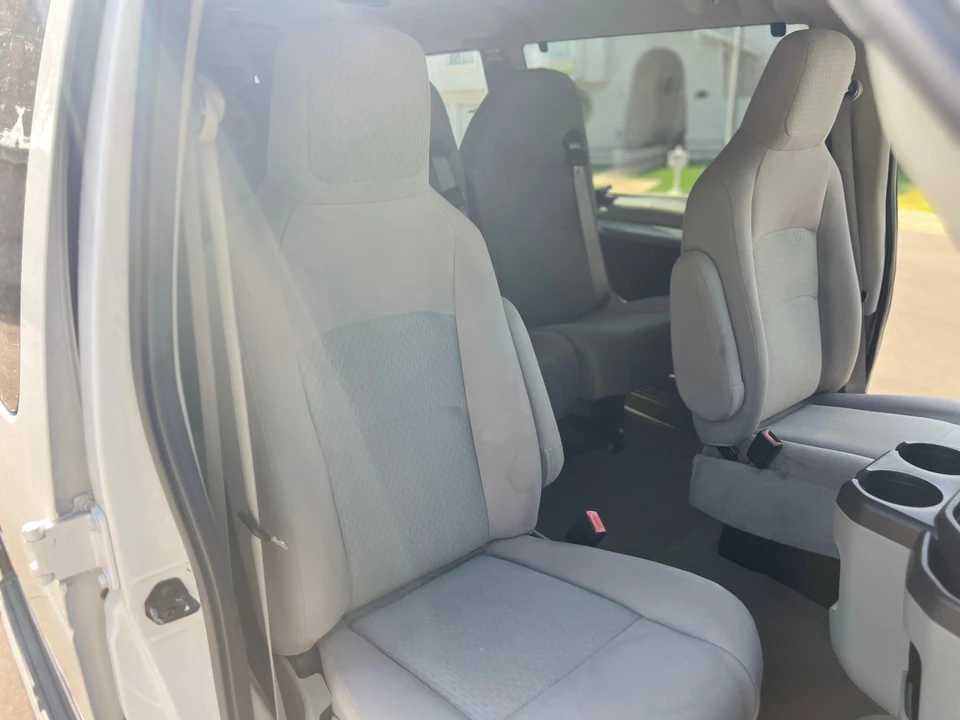 2013 Ford Econoline Van - Image 25 of 31