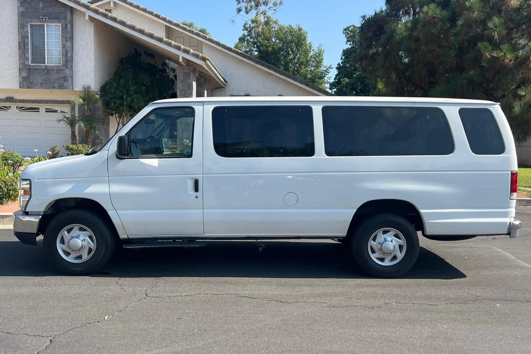 2013 Ford Econoline Van - Image 3 of 31