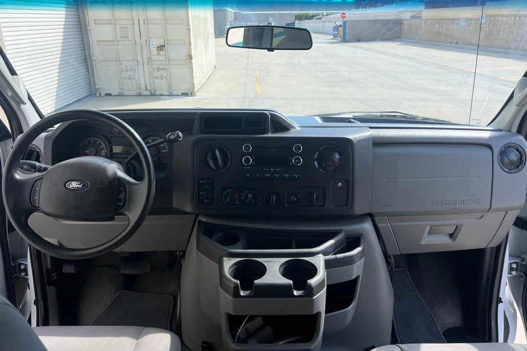 2013 Ford Econoline Van - Image 19 of 31