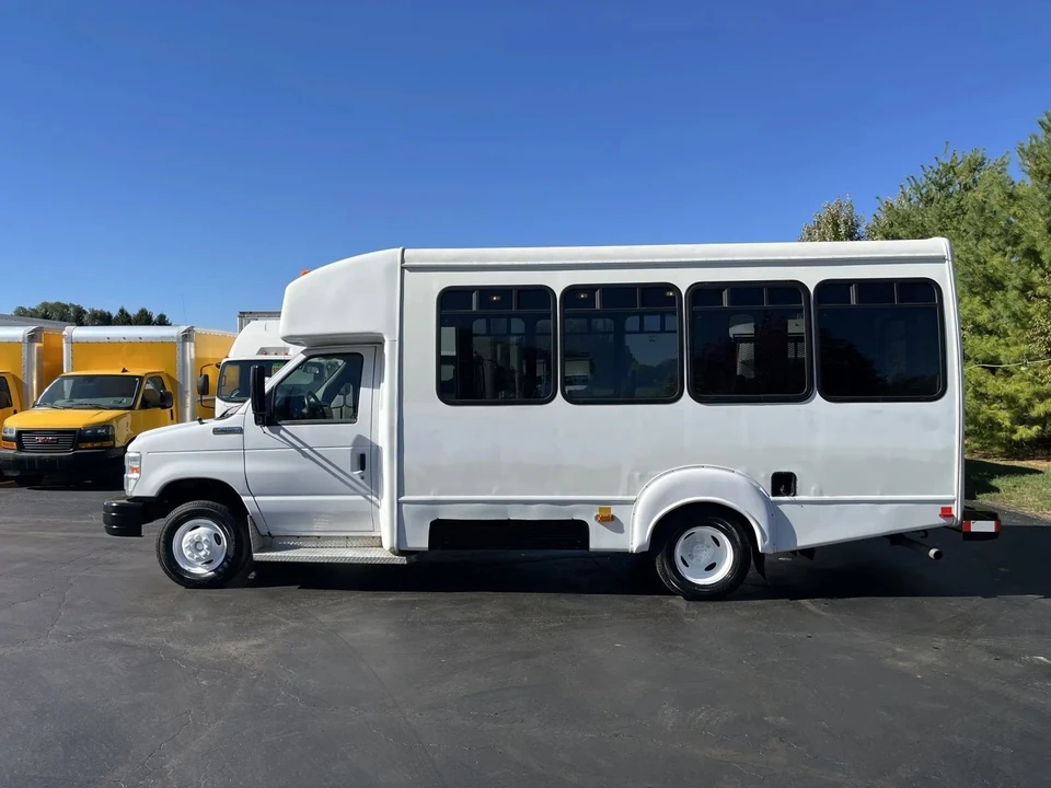 2013 Ford Econoline Van - Image 2 of 12
