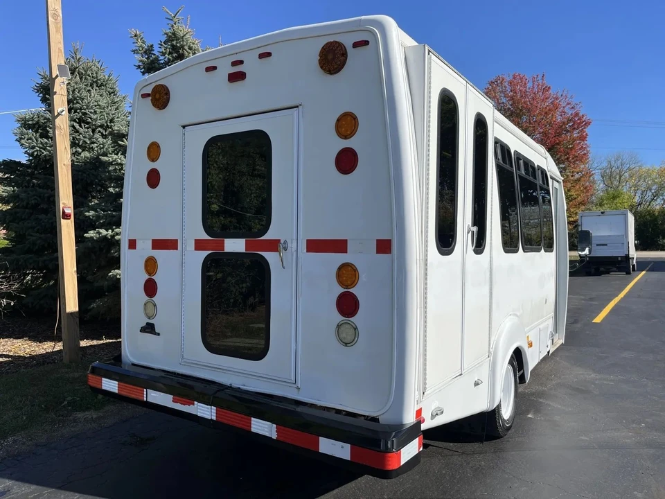 2013 Ford Econoline Van - Image 11 of 12